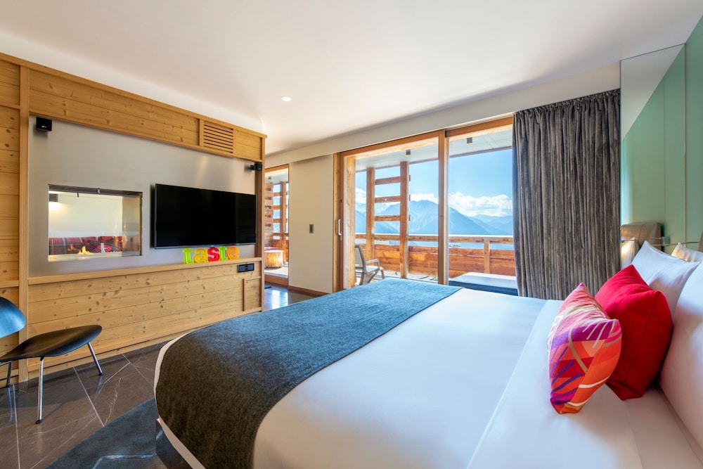 Fantastic Suite, one king bed, separate living room
