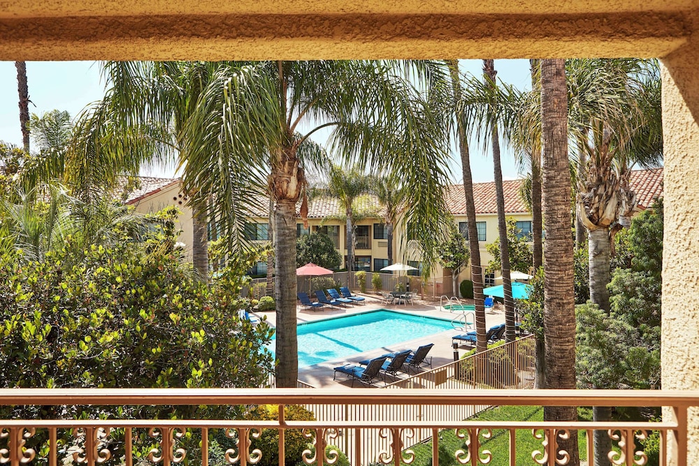 Premium Room, 1 King Bed, Balcony