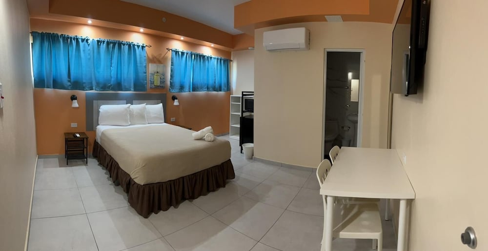 Basic Room, 1 Queen Bed photo 1