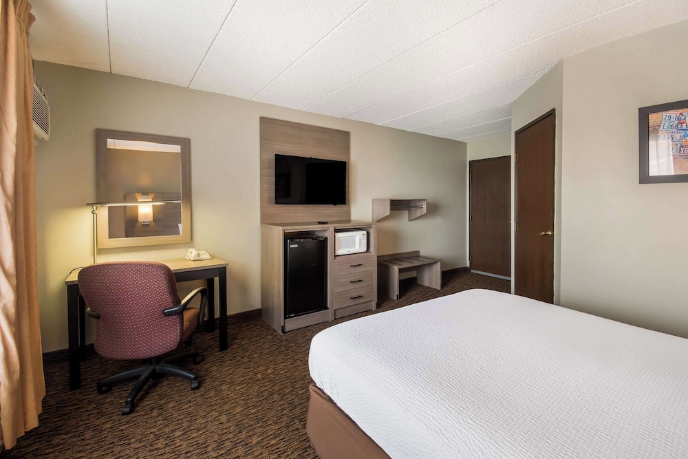 Senior Room, 1 Queen Bed, Accessible, Non Smoking - Photo 2