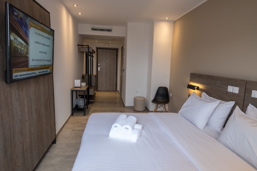 Deluxe Double Room - Photo 9