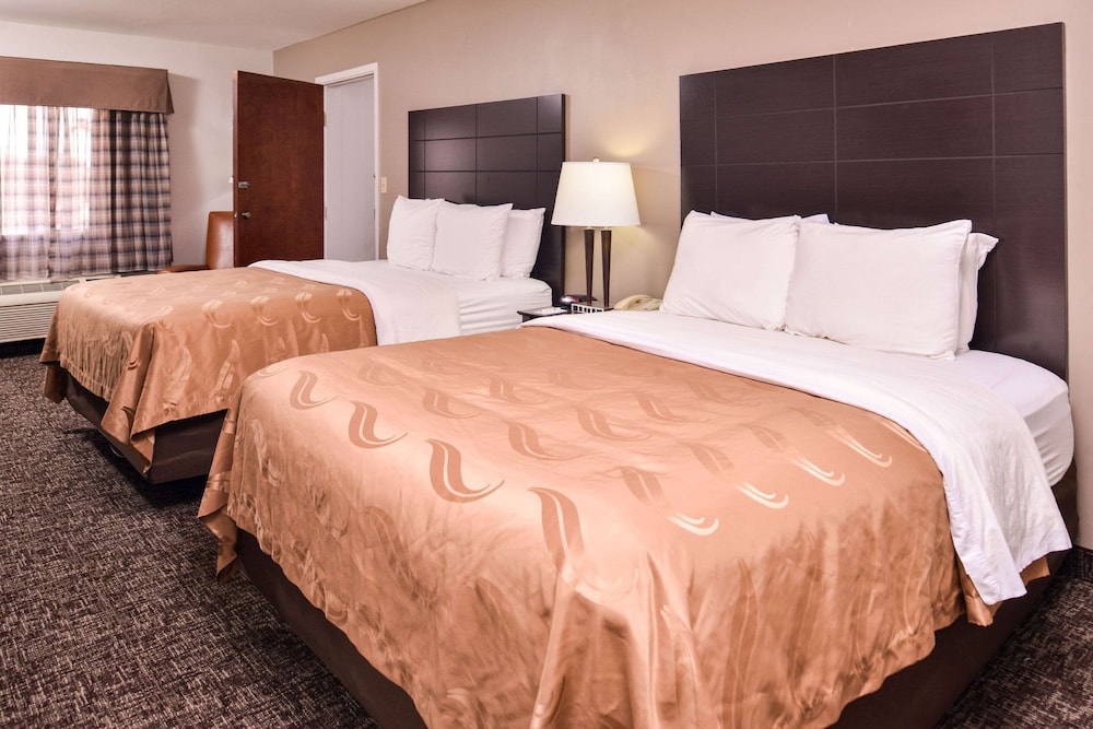 Standard Room, 2 Queen Beds, Non Smoking - Photo 1