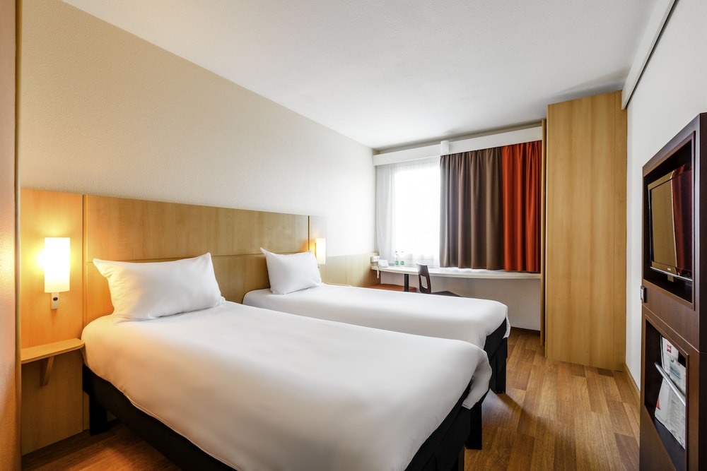 Standard Room, 2 Twin Beds photo 2