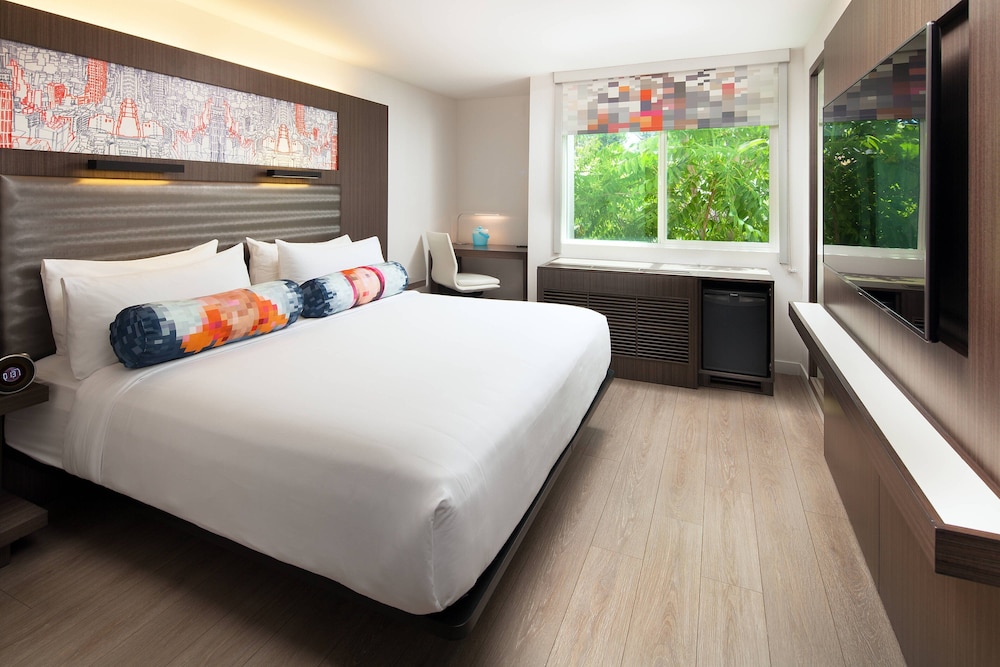Room, 1 King Bed (Mobility/Hearing Access, Roll-in Shwr) - Photo 2