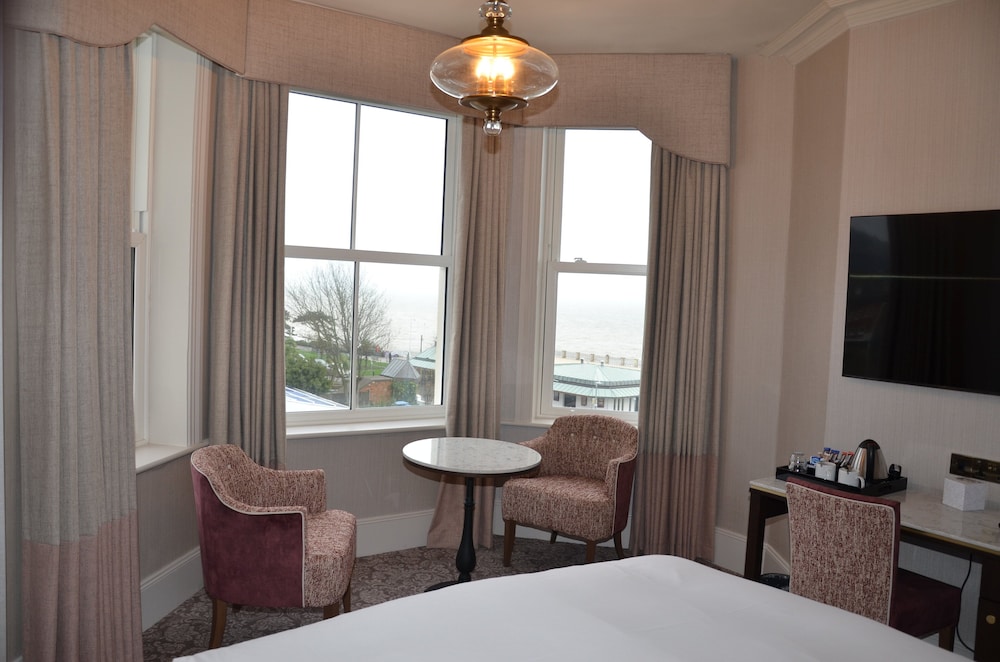 Standard Room, 1 King Bed, Sea View - Photo 4