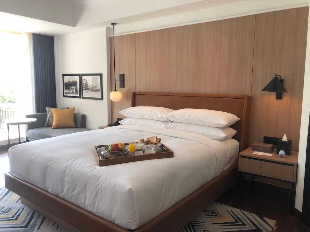 Suite, 1 Bedroom - Photo 8