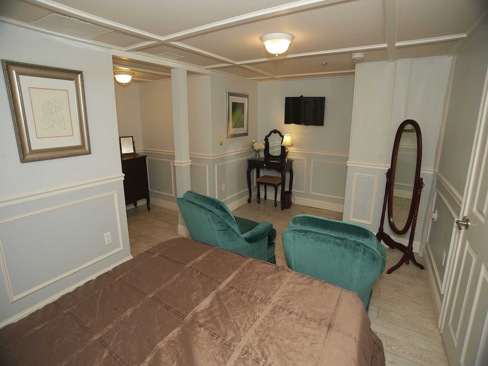 Superior Double Room, Ensuite (Manor Queen Lower Level 1)