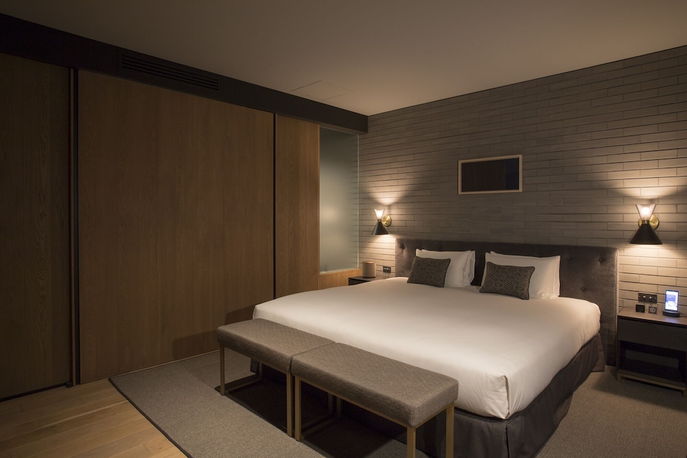 Deluxe King Room - Photo 4