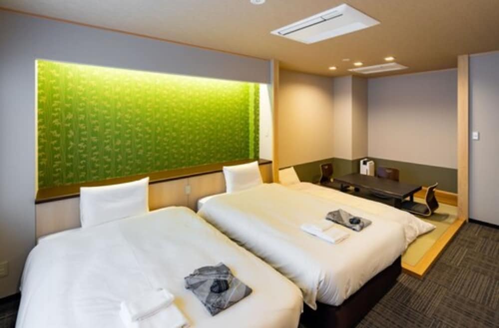 Japanese Western Room (Mt.Fuji View, For Two People, Futon Is Provided For Number Of Guests Paid)