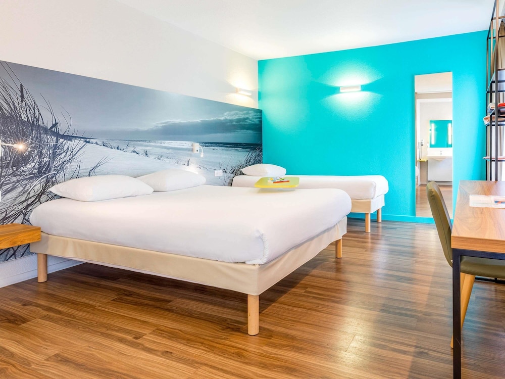 Standard Room, Multiple Beds - Photo 4