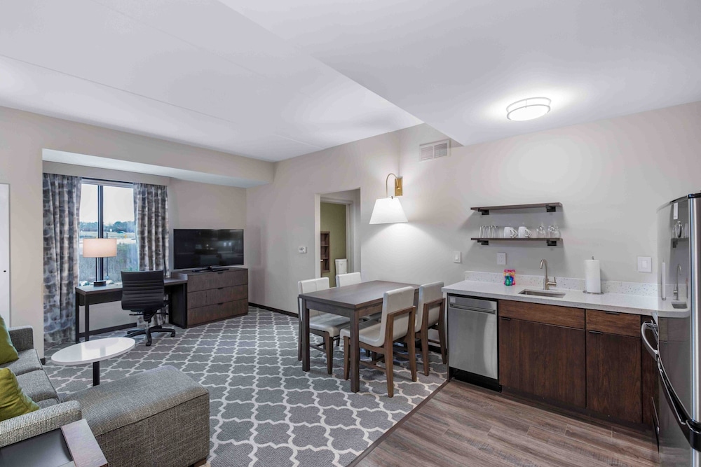 Suite, 1 Bedroom - Photo 1