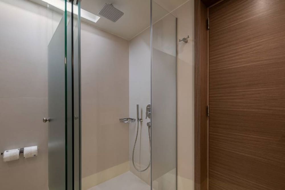 Luxury Maisonette with Private Pool & Sea View - Photo 16