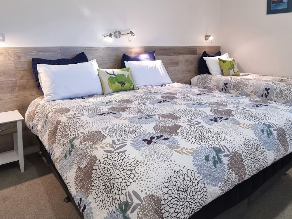 Two Bedroom Apartment thumbnail 5