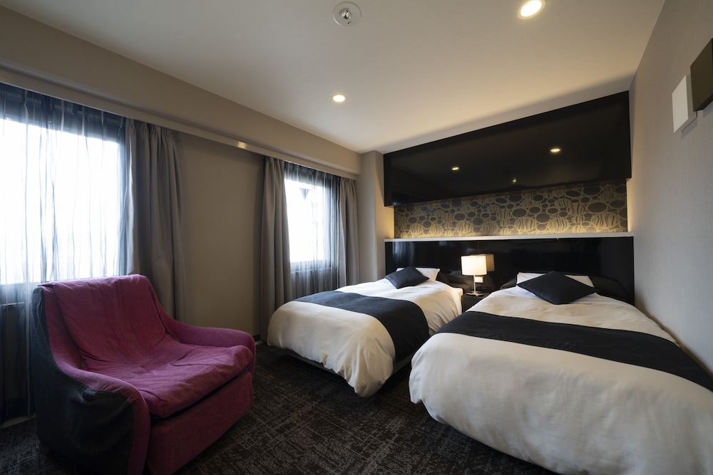 Superior Twin Room (27m2) Besd Size 120cm, Non Smoking, Breakfast Included