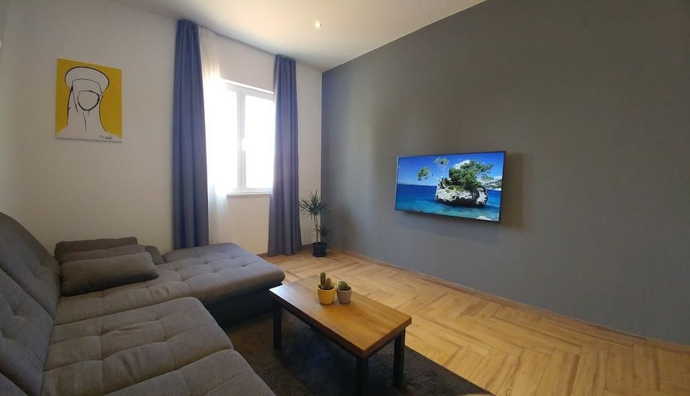Apartment, 1 King Bed, Non Smoking, Sea View photo 3