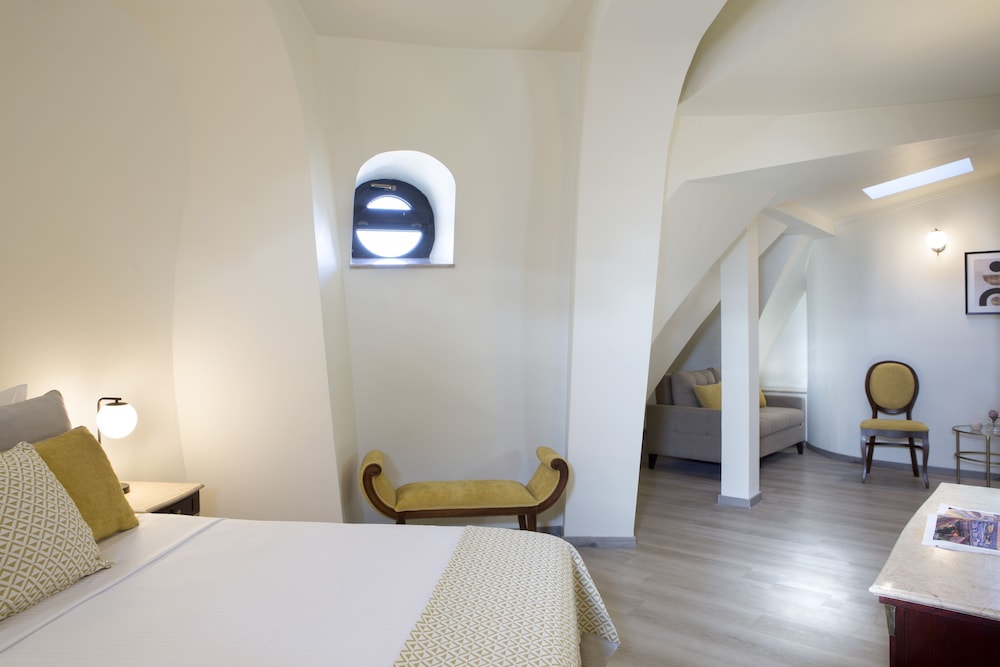 Executive Room - Photo 6