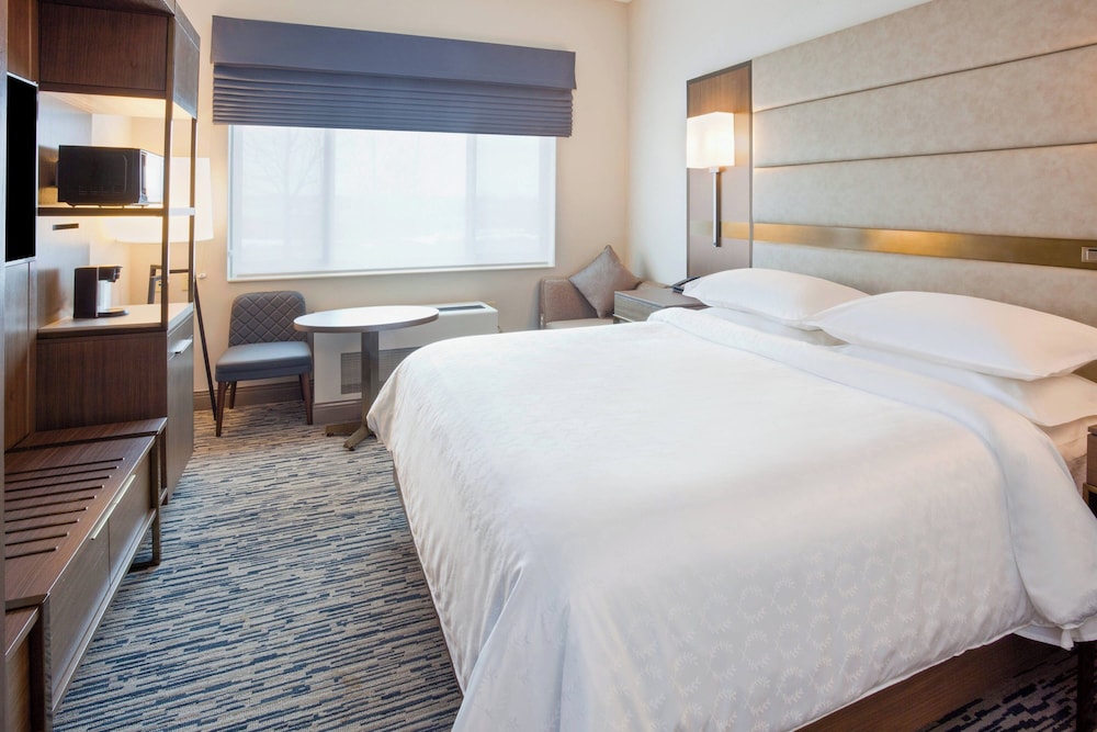 Club Room, 1 King Bed - Photo 4