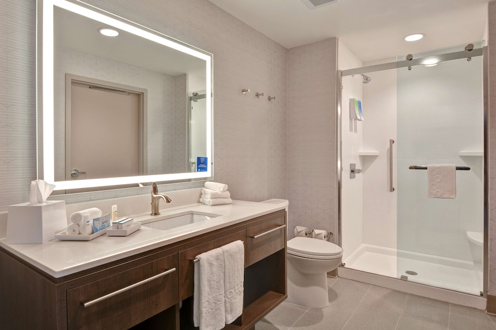 Suite, 1 King Bed, Accessible (Hearing) - Photo 6