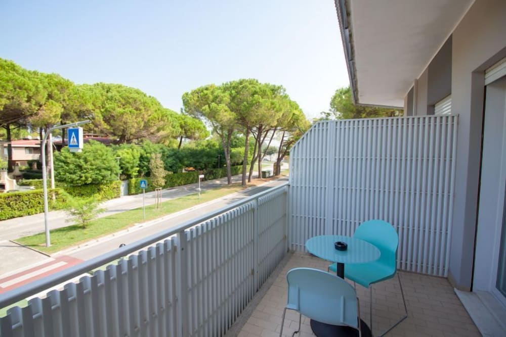 Standard Triple Room, Balcony photo 3