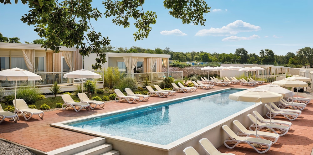 Amber Sea Luxury Village - Pool Holiday Home photo 1