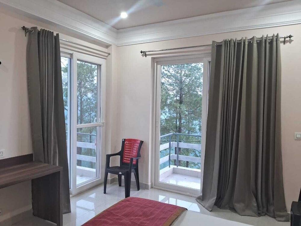 Deluxe Room, Balcony, Hill View photo 3