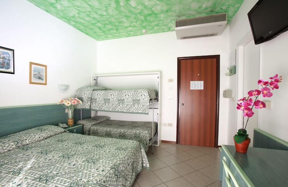Quadruple Room photo 2