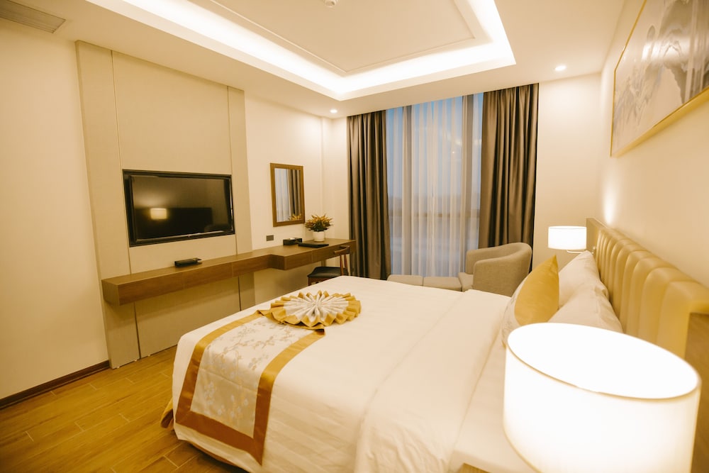 Premium Room, 1 King Bed, Lake View