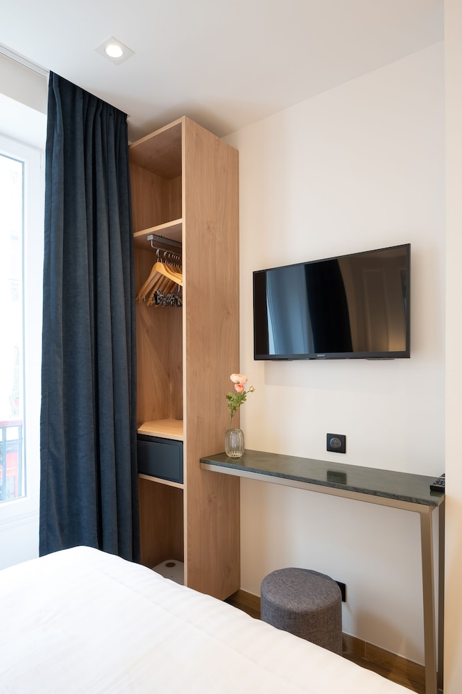 Superior Double Room thumbnail 5