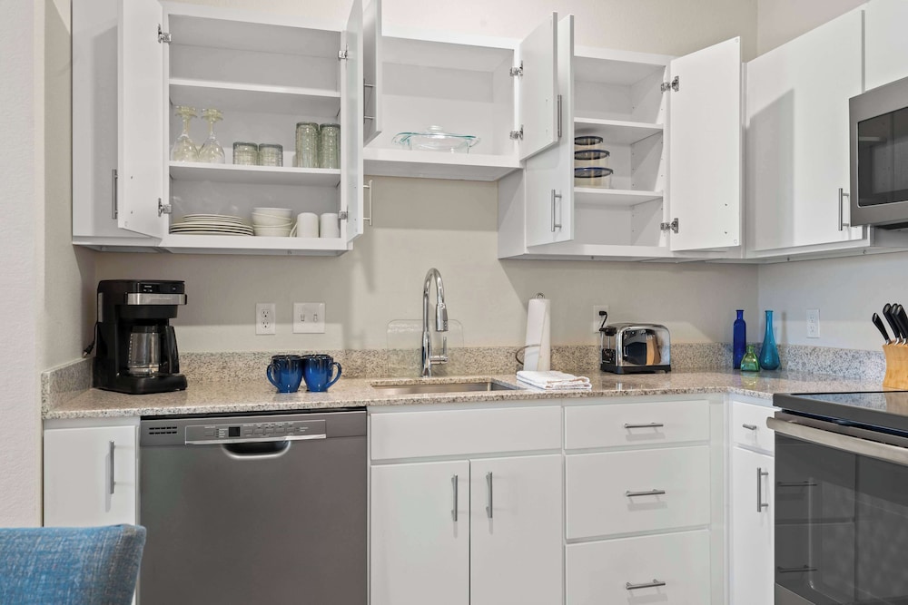 Suite, 1 Bedroom, Accessible (Hearing) - Photo 9