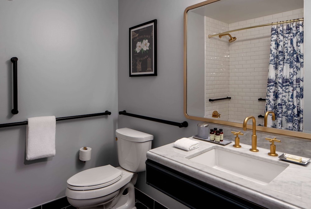 Suite, 1 Bedroom - Photo 2