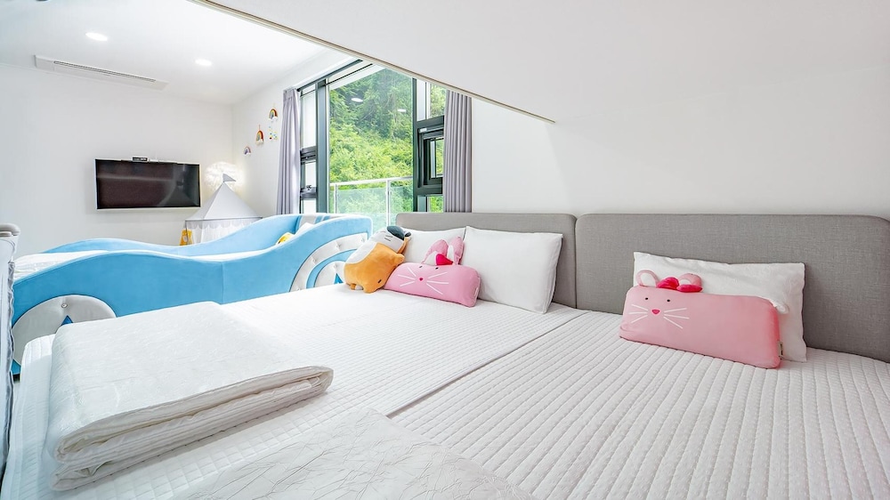 Basic Room, 2 Bedrooms (Dokchae Bdong (Hot Water Poolvilla))