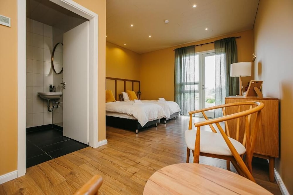 Basic Double or Twin Room, 2 Twin Beds, Mountain View, Ground Floor photo 1