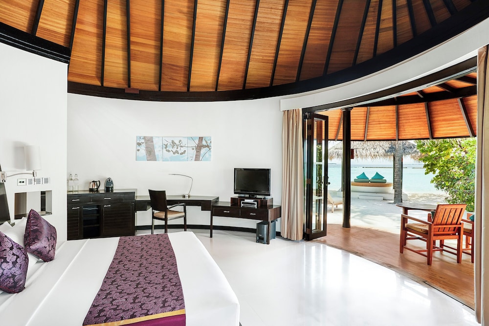 Deluxe Beach Villa Free Seaplane Transfer for 2 guests (7+Nights, Stays til 26 Dec'25) photo 2