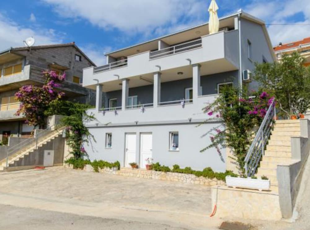 Apartment (Two Bedroom Apartment Nela)