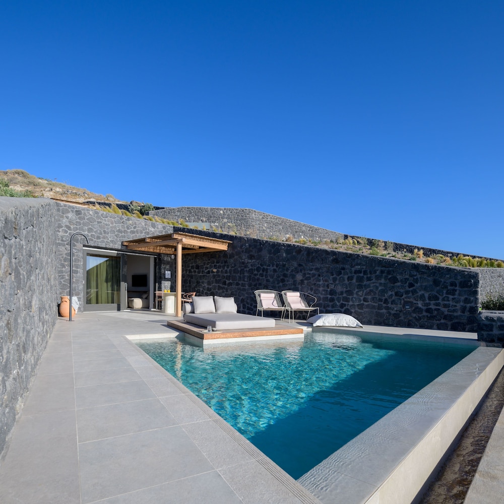 Junior Suite with Private Pool - Photo 13