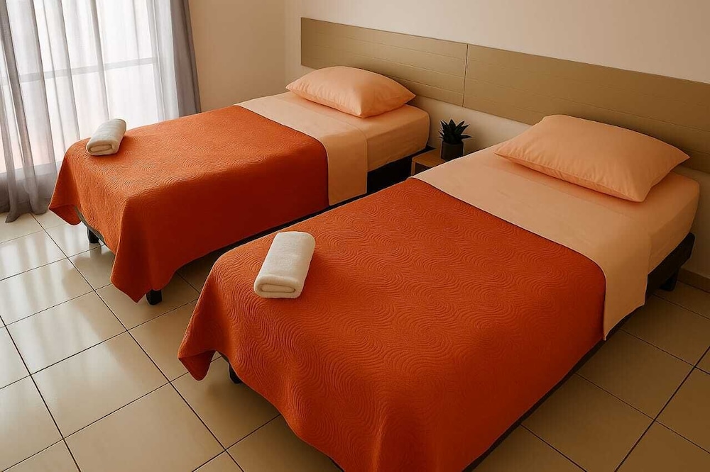 City Double Room, 1 Queen Bed, Smoking, City View photo 3