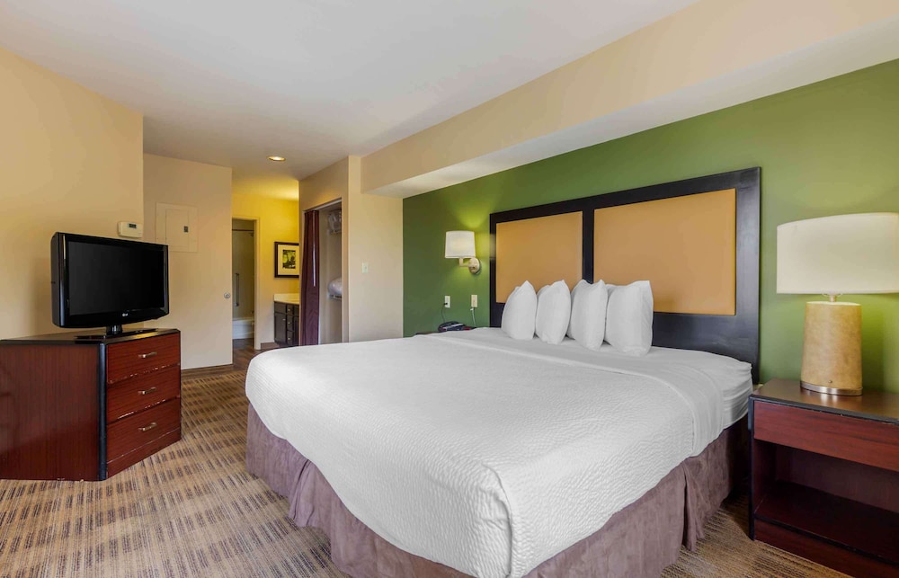 Suite, 1 King Bed with Sofa bed, Non Smoking - Photo 1