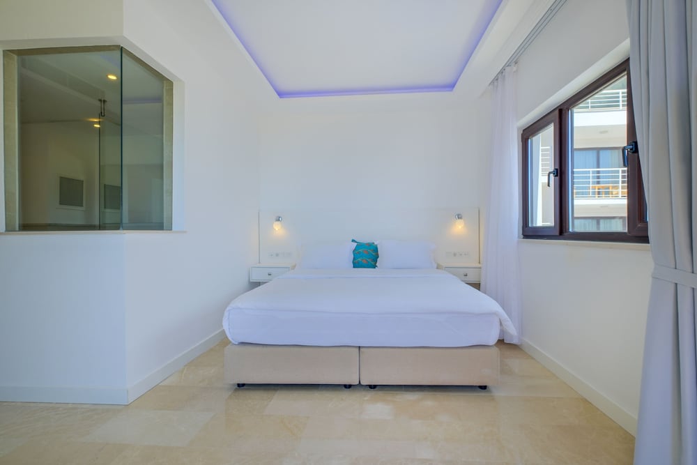 Family Room - Photo 24