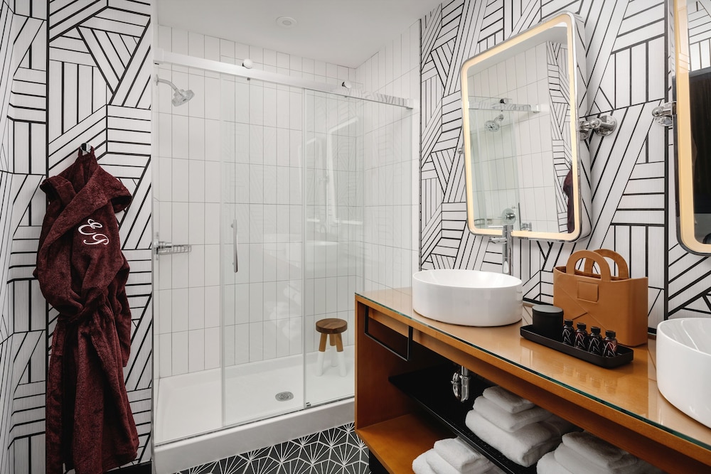 Suite, 1 Bedroom, Non Smoking, City View - Photo 6