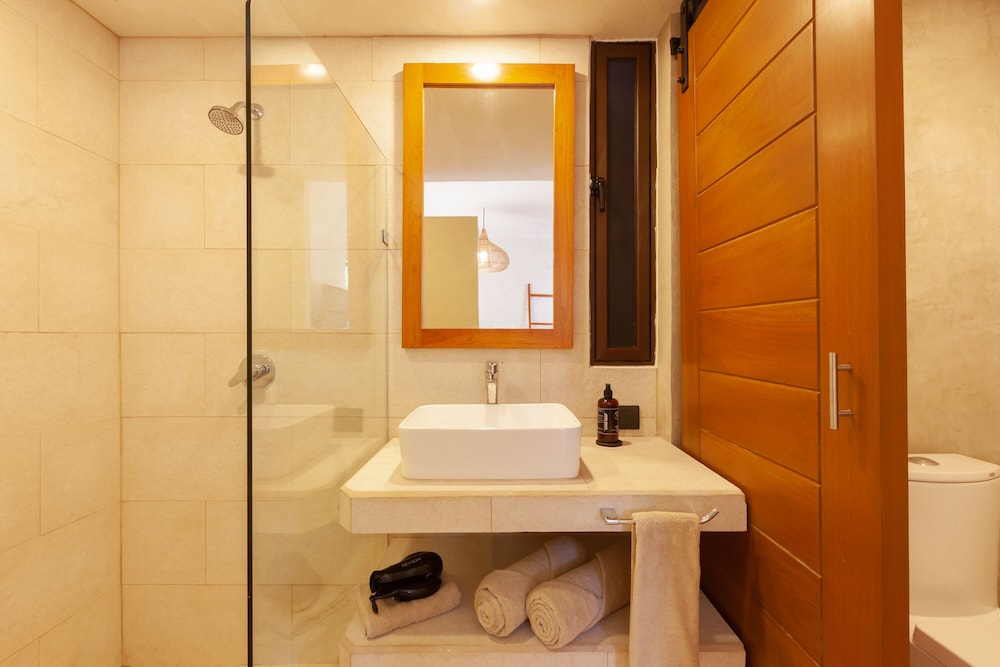 Balcony Suite photo 2
