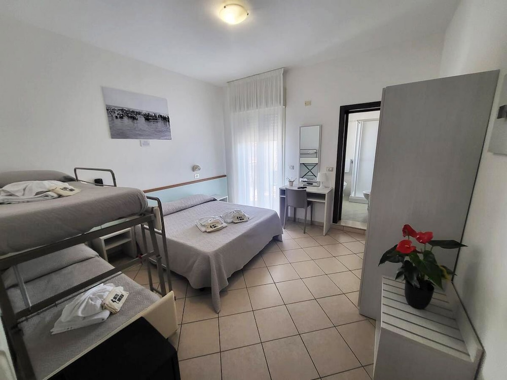 Comfort Quadruple Room, Balcony, Garden View