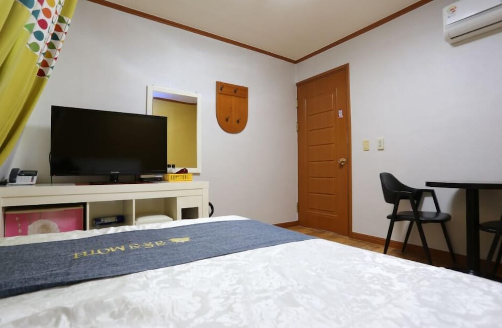 5th Floor, Ocean View photo 2