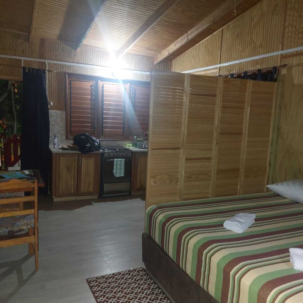 Studio, 1 Queen Bed, Kitchenette, Beachside photo 2