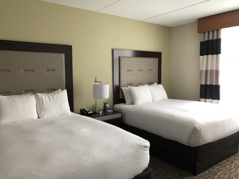 Suite, 2 Queen Beds, Accessible, Non Smoking (Roll-In Shower) - Photo 4
