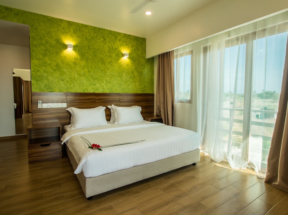 Deluxe Double or Twin Room, 1 King Bed, Garden View photo 1
