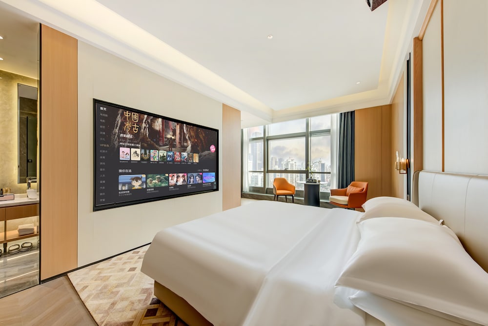 Luxury King Bed Room photo 3