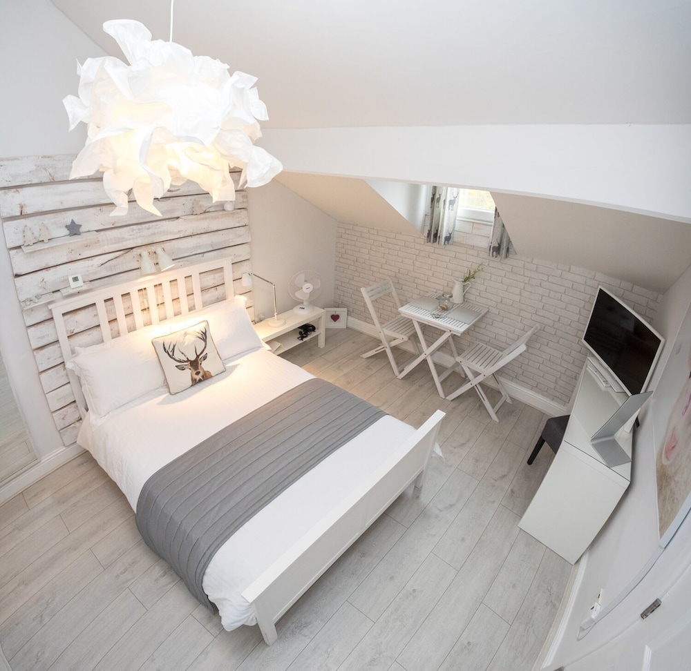 Premier Studio, Ensuite (Studio 6 - Taffy) photo 1