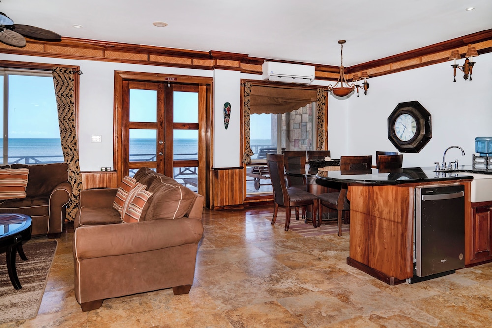 Exclusive Condo, 2 Bedrooms, Beach View, Beachfront