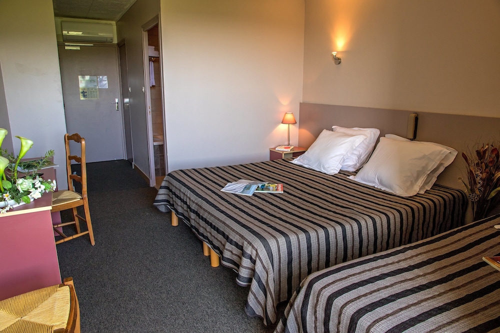Superior Triple Room, Balcony photo 1