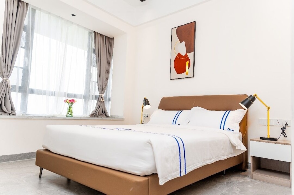 Deluxe Apartment, 3 Bedrooms, Balcony, City View photo 3